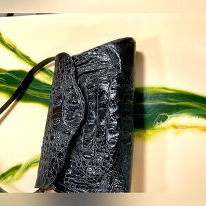 Veari black shoulder bag